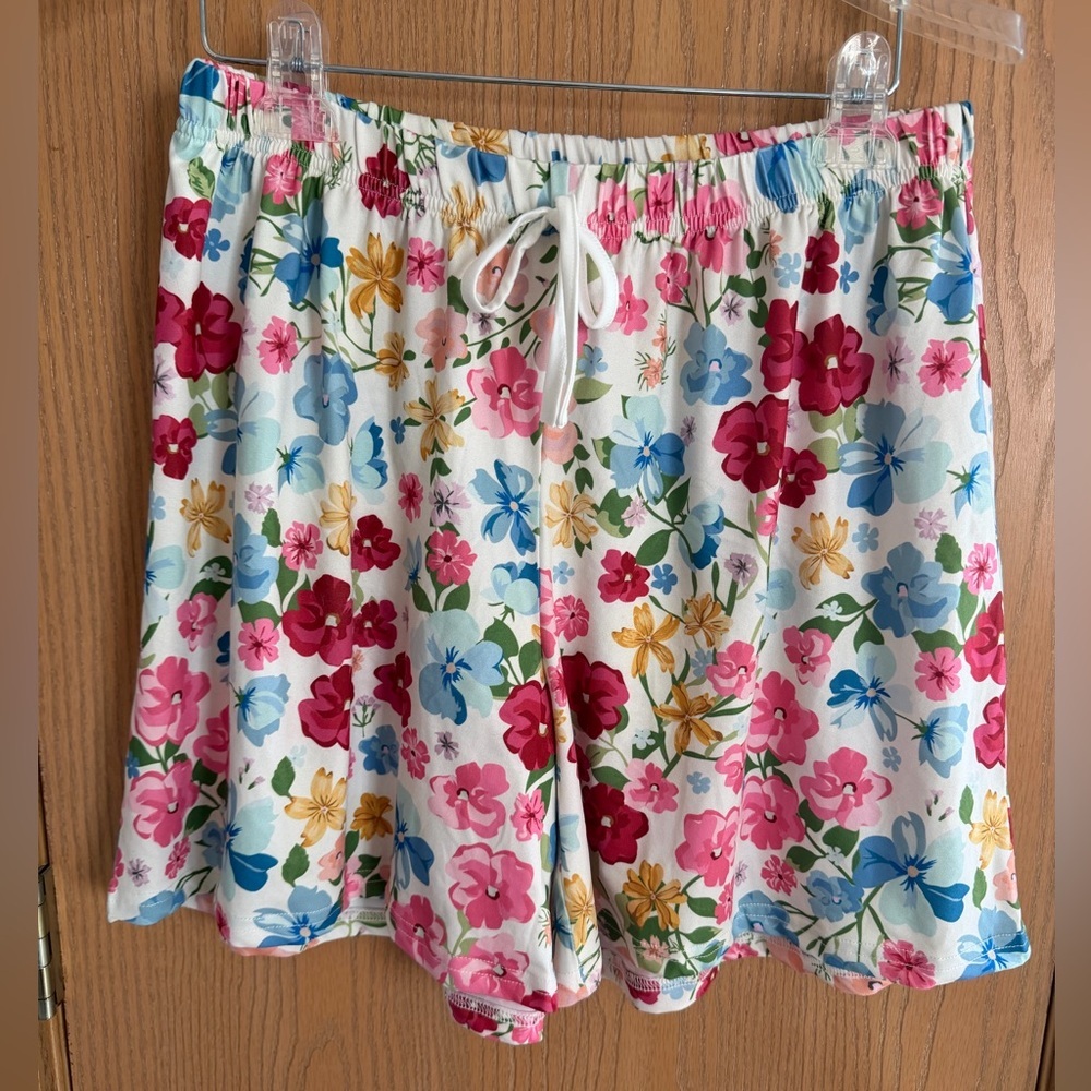 SAKURAFINA NWT Multicolored Floral White Elastic Waistband Shorts Women Size XL
